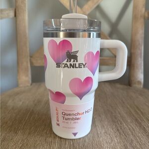 Stanley Valentine's Day 20 oz Stainless Steel H2.0 Tumbler Frost Heart Gradient